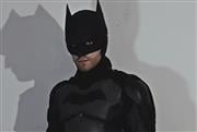 Σαν από ταινία: Ντύθηκε Batman, κυνήγησε κλέφτη στους δρόμους και επέστρεψε τσάντα σε γυναίκα