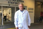 «Η πραγματική αξία φαίνεται στις πράξεις»: Ο βραβευμένος γιατρός που οδηγά ασθενοφόρο στη Μάνη