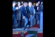 Viral ο ξέφρενος χορός του μελλοντικού υπουργού Υγείας της Ουγγαρίας - Δείτε το βίντεο