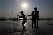 «Πύρινος κλοιός» σε όλη τη χώρα: Στους 43,5°C ο υδράργυρος και 50 μέτωπα φωτιάς - Πότε αλλάζει το σκηνικό του καιρού