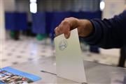 Ποια… καμπανάκια χτυπάνε μετά τα δημοσκοπικά ευρήματα: Η διπλή «ανάγνωση» από την κυβέρνηση και οι «αναταράξεις» στην αντιπολίτευση