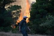 Μάχη σε διάσπαρτα μέτωπα στη Δυτική Αττική: Συνεχείς αναζωπυρώσεις - Συναγερμός για 3 νέες φωτιές - Live ενημέρωση