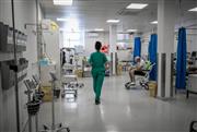 Οι αθρόες μετακινήσεις γιατρών με ένα «εντέλλεστε» και τα εξαντλητικά ωράρια γονατίζουν τους γιατρούς του ΕΣΥ