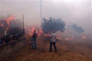 Ανεξέλεγκτα τα μέτωπα στη Δυτική Αττική: Εκκενώνονται περιοχές - Τιτάνια μάχη πυροσβεστών και εθελοντών - Live ενημέρωση