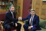 Νικόλας Φαραντούρης: Ο ακροβάτης των κεντροαριστερών μεταμορφώσεων