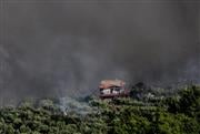 Αδιάκοπη η μάχη με τις φλόγες στη Βοιωτία, ανησυχία και στο Αίγιο: Live όλες οι εξελίξεις από τα πύρινα μέτωπα