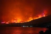 Φωτιά στη Βοιωτία: «Κόλαση επί γης» στο Πόρτο Γερμενό - Οι φλόγες κυκλώνουν το χωριό, δραματική η κατάσταση