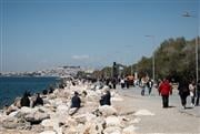 «Παραλιακό Βατικανό» με καφετέριες και κλαμπ χωρίς έλεγχο των δήμων βλέπουν εννέα δήμαρχοι της νότιας Αττικής
