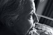 Γιορτή της Μητέρας; Ρε, ρίξε μια φωτογραφία Της στο facebook, γράψε και κάτι που να «πιάνει» και έκανες το χρέος σου - Οι celebrities κάτι ξέρουν περισσότερο...