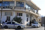 Καρέ καρέ το χρονικό της εισβολής του 31χρονου με μαχαίρι στο ΑΤ Μάνδρας - Οι αποκαλυπτικές μαρτυρίες