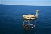 Το πιο επικίνδυνο ξενοδοχείο του κόσμου: Τουρίστες μένουν αποκλεισμένοι πάνω από νερά με καρχαρίες
