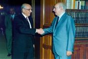 Μεταπολίτευση: ανώριμη έφηβη ετών 52! Σκάνδαλα, ανάλγητη εξουσία, και… επιστροφή στη 10ετία του ‘50
