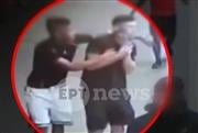 Βίντεο ντοκουμέντο: Τέσσερις νεαροί ληστεύουν 18χρονα δίδυμα στο μετρό - Άρπαξαν σταυρούς με τη βία