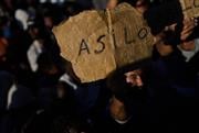 «Χωρίς σκηνές και κουβέρτες σε ακραίες θερμοκρασίες»: Σε δραματικές συνθήκες χιλιάδες μετανάστες στη Θέουτα