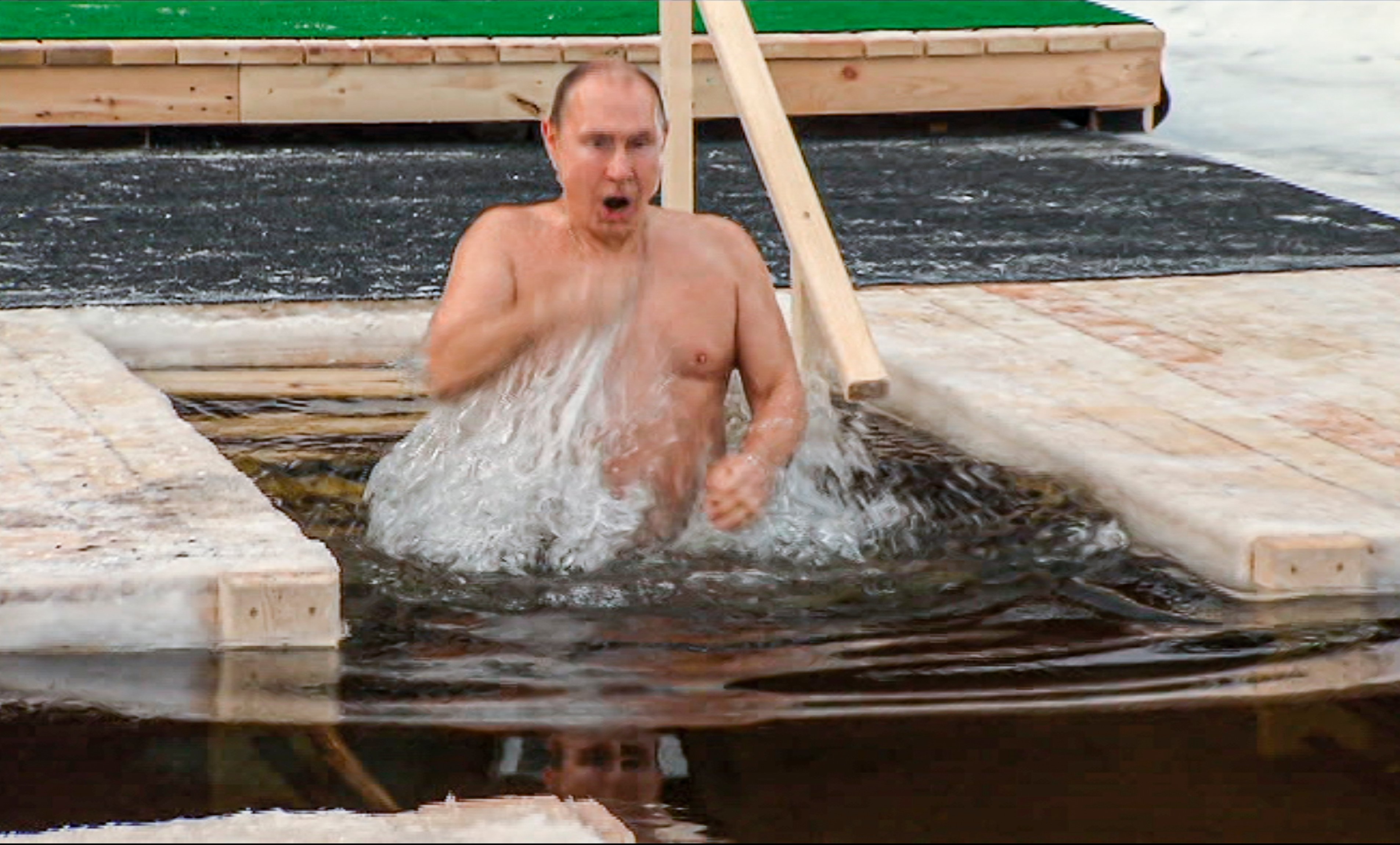 Ο Βλαντίμιρ Πούτιν στο νερό για τα Θεοφάνεια