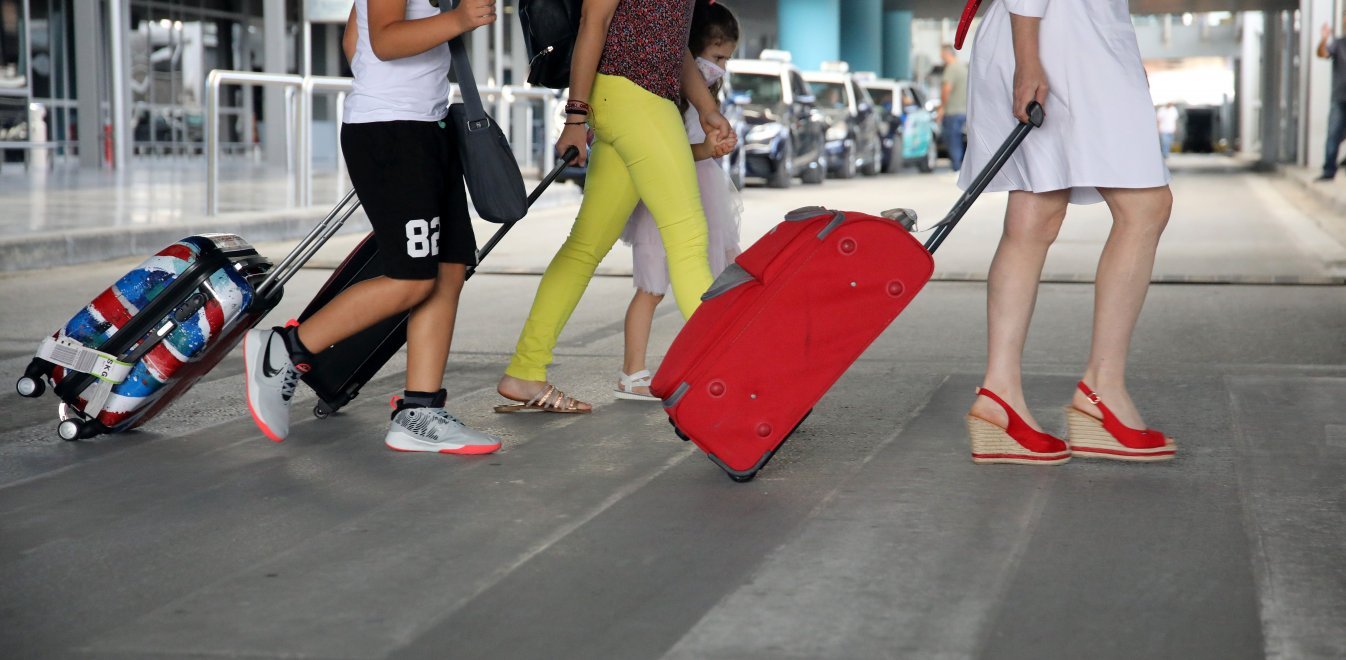 Τουρίστες στο αεροδρόμιο Ελ. Βενιζέλος