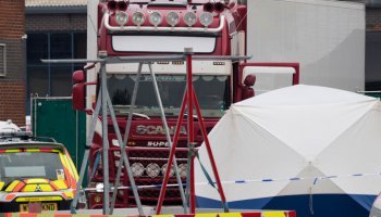 Το φορτηγό στο κοντέινερ του οποίου βρέθηκαν τα 39 πτώματα