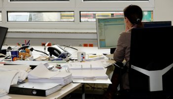 Εργαζόμενη σε γραφείο